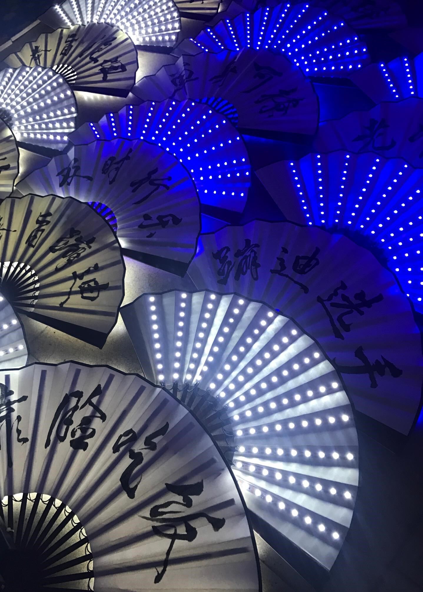 酒吧夜店蹦迪发光扇子题字抖音男女士网红发光扇子定制logo折扇子