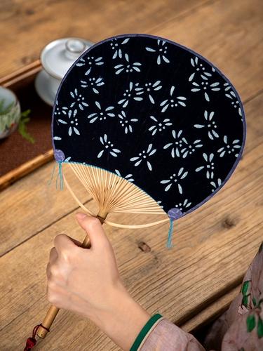 Японский стиль и фанат бамбук обрабатывает басану вентилятор Древний стиль в летнем ткани хлопка и льняного фаната Японский круглый классический вентилятор