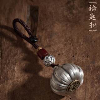 Fortune-enhancing 925 sterling silver has a good chance of winning. Garlic high-end car key pendant can be rotated for men and women.