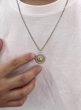 高山金山吊坠男潮手工山系潮流个性高级感圆牌项链男士痞帅项坠