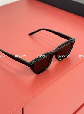 黑色方框太阳眼镜太阳眼