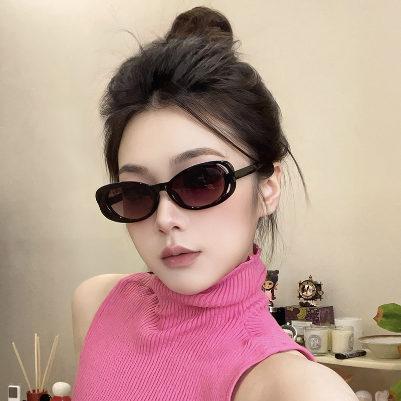 2024新款小香风小框椭圆形镂空太阳眼镜网红女时尚气质高级感墨镜 - 图2