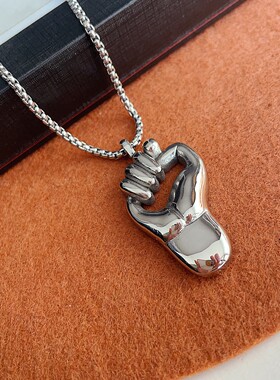 beyond黄家驹同款项链男嘻哈摇滚风钛钢拳头吊坠挂坠毛衣链不掉色