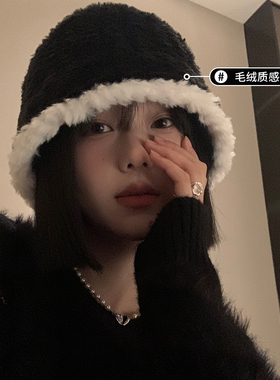 黑色毛绒显脸小渔夫帽