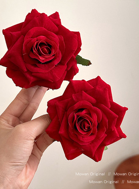春夏红色玫瑰花朵抓发夹