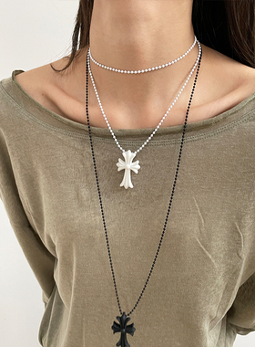 甜酷风长款树脂十字架项链