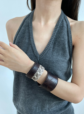 简约高级感鳄鱼纹皮质手镯