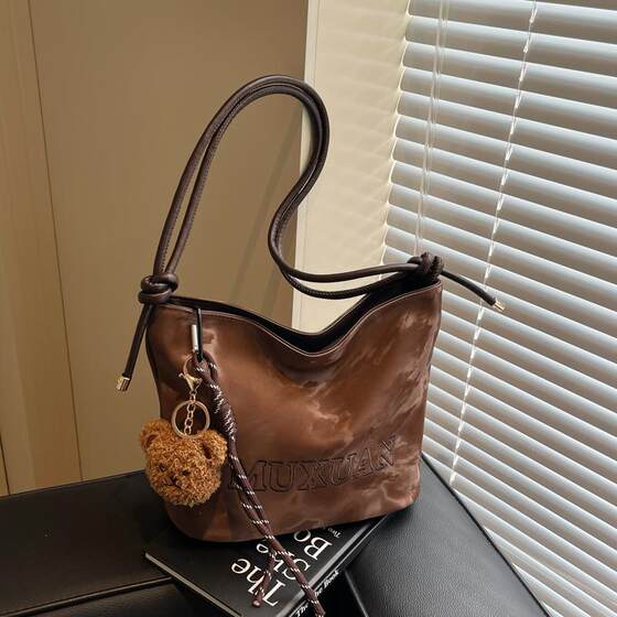 Embroidered bucket bag Korean niche embroidered flower bucket bag