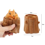 Белка сжимание игрушек злой пень