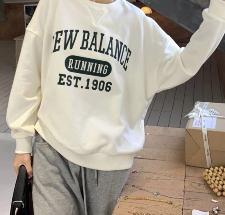 New Balance NB卫衣女春秋新款简约休闲圆领运动套头衫AWT31356-图1