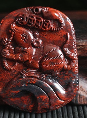 天然桂林鸡血玉十二生肖吊坠男女