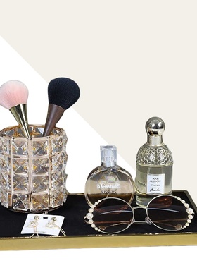 样板房衣帽间主卧衣柜梳妆台女士太阳镜手表手套摆件装饰托盘组合