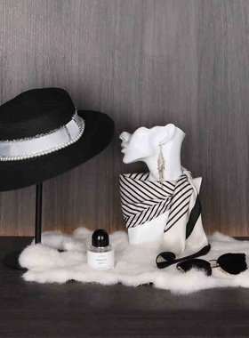 星韵 现代简约黑白色系全屋定制展厅衣柜衣服样板房服饰配套