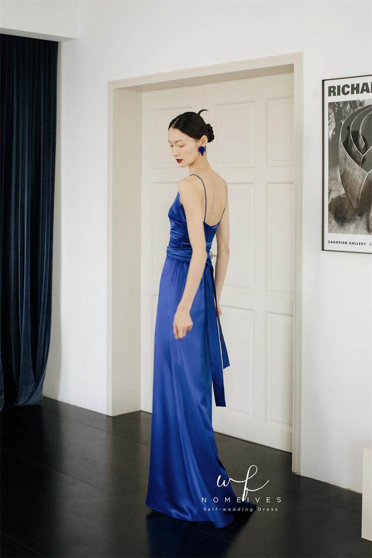 Nomeives宝蓝优雅气质显瘦吊带新娘晨袍晚礼服高端醋酸缎面敬酒服 - 图0