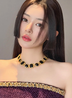 重工中古宫廷风黑色吊坠项链女款2026新款长款锁骨链搭配礼服颈链