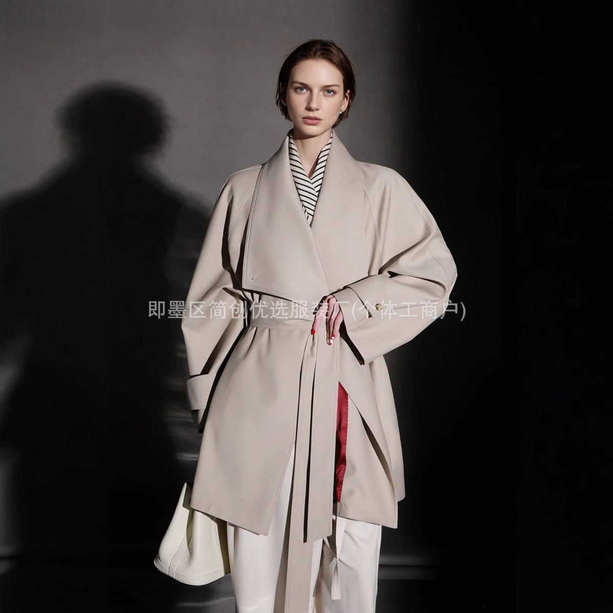 今年流行特惠欧美大翻领廓形设计短款风衣女高级感外套通勤风衣,淘宝优惠券,粉丝福利购,淘宝优惠卷