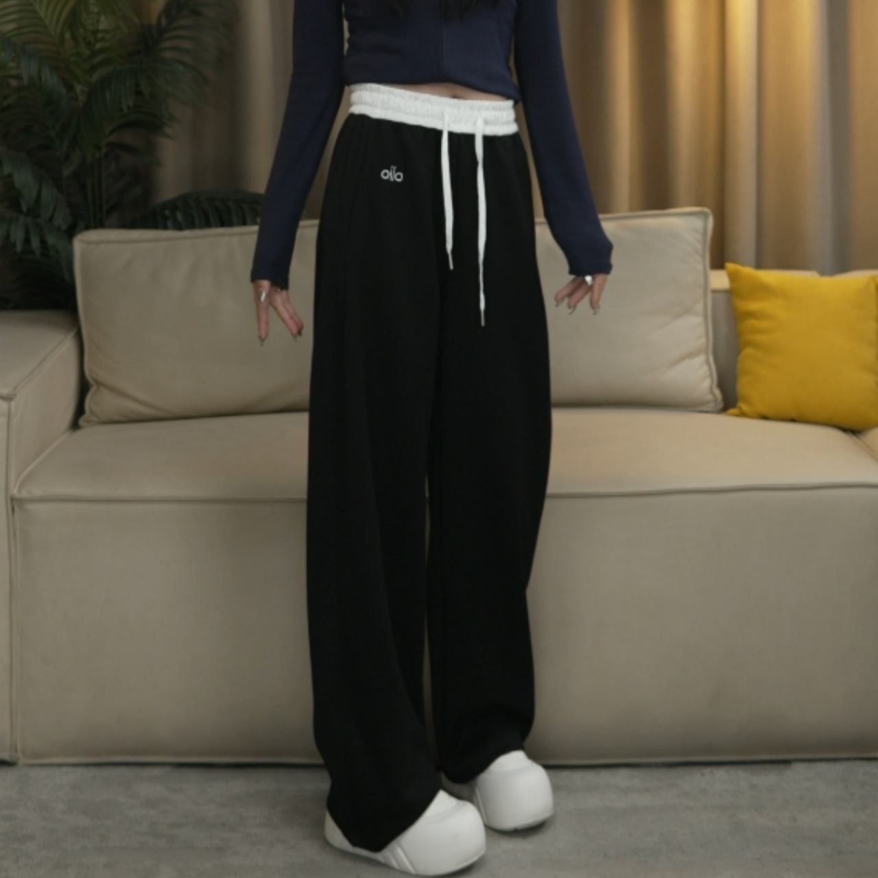 【高克重 高品质版本】秋冬加绒刺绣小标棉美式休闲弯刀阔腿裤女 - 图1