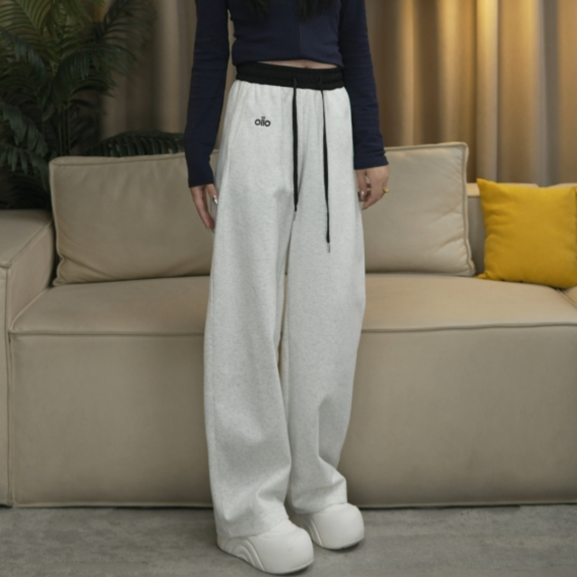 【高克重 高品质版本】秋冬加绒刺绣小标棉美式休闲弯刀阔腿裤女 - 图2