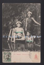 The Qing Dynasty Vietnams young womens female prisoners take off bamboo shackles bathing old postcards 1911 Vietnam Real