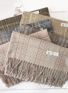 Women's scarf with oversized plaid for warmth and thickening