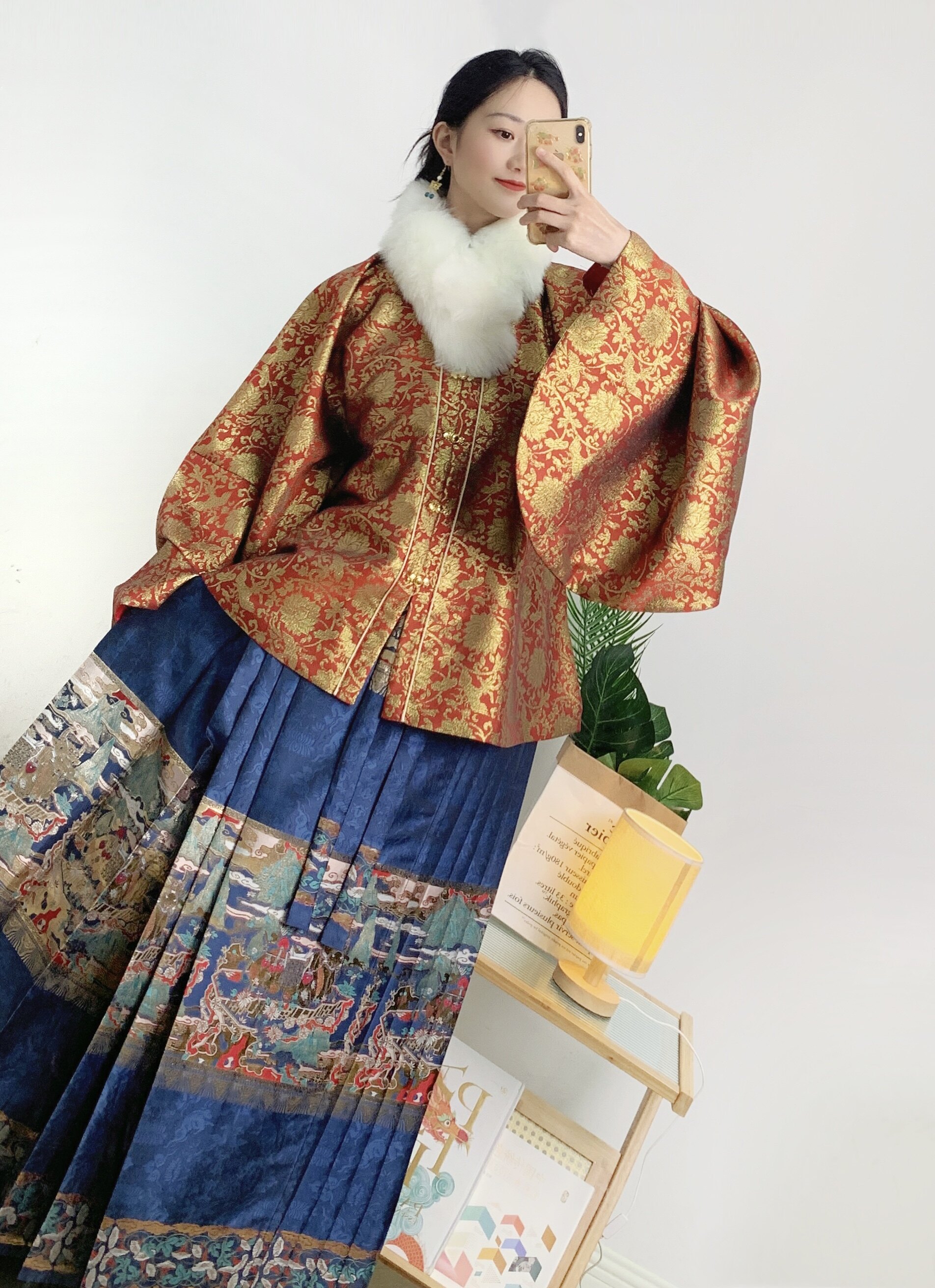 远山黛原创汉服明制凤凰缠枝莲纹满地金立领对襟短袄上衣春夏秋