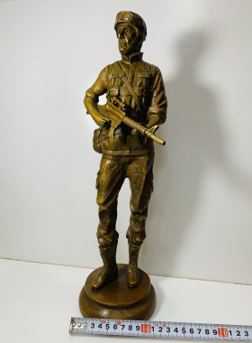 Vintage黄铜雕像手持枪械大兵军人 坚毅挺拔人物摆件高端奢华孤品