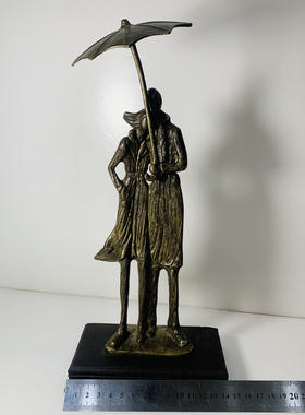 Vintage老黄铜恩爱情侣打伞抽象人物兩中情携手同行 高端创意摆件