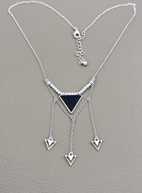 时尚小众新款饰品吊坠锁骨链个性设计感多R层不规则项坠项链