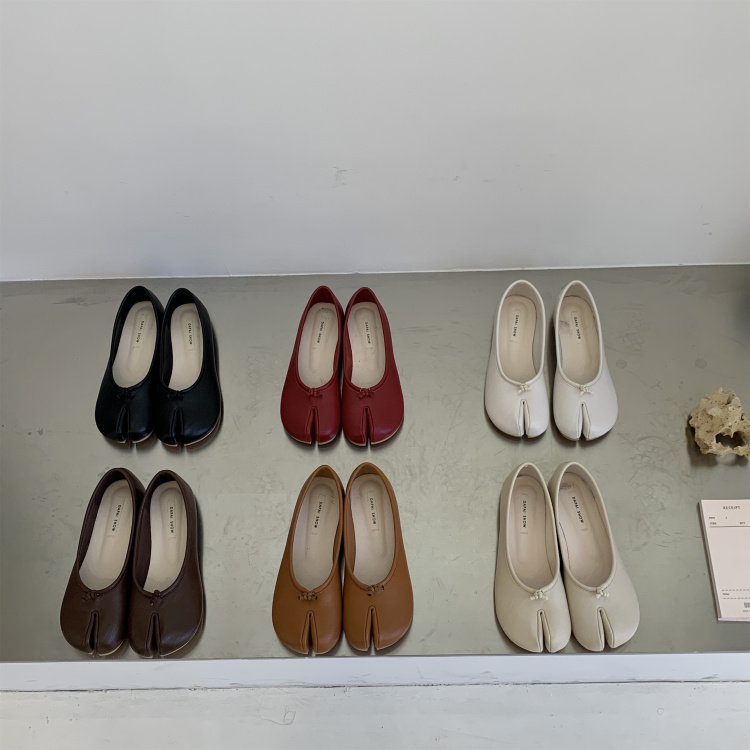 2024春秋新款马蹄分趾猪蹄鞋单鞋女平底奶奶鞋网红一脚蹬豆豆鞋子