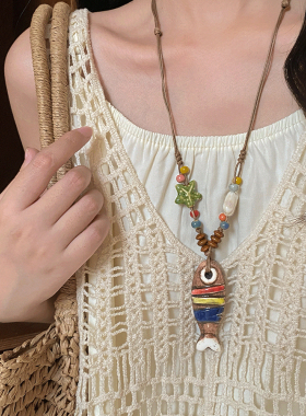 新中式彩绘陶瓷小鱼项链民族风编织绳颈链女复古高级感串珠锁骨链