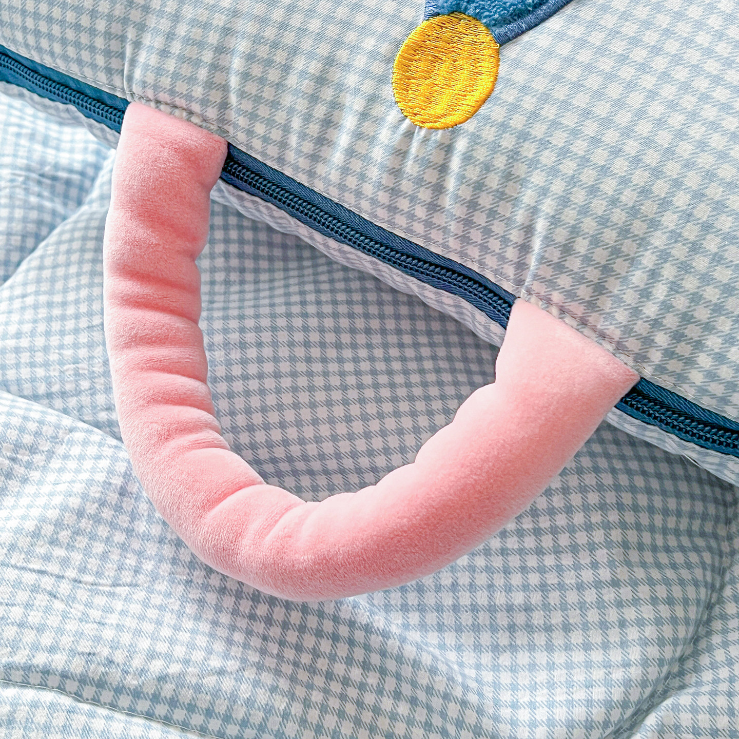 四季卡通款抱枕被子两用办公室午睡毯子枕头被车载沙发靠垫二合一