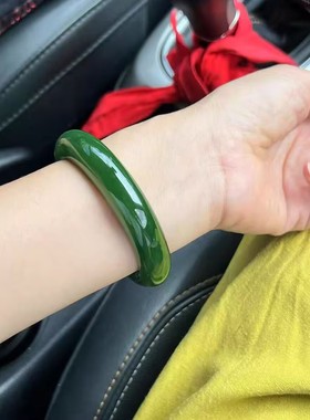 爆款碧绿色菠菜绿冰底扁条显白手镯轻奢女款镯子百搭时尚