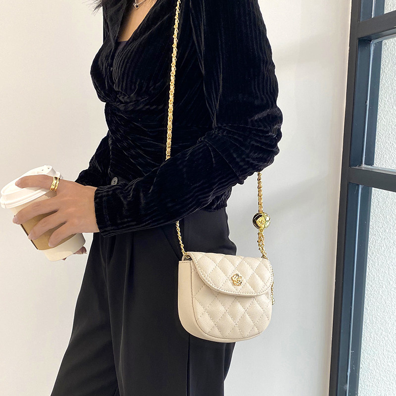 菱格链条小方包小香风2020金球包包 黑眼袋袋箱包女士包袋