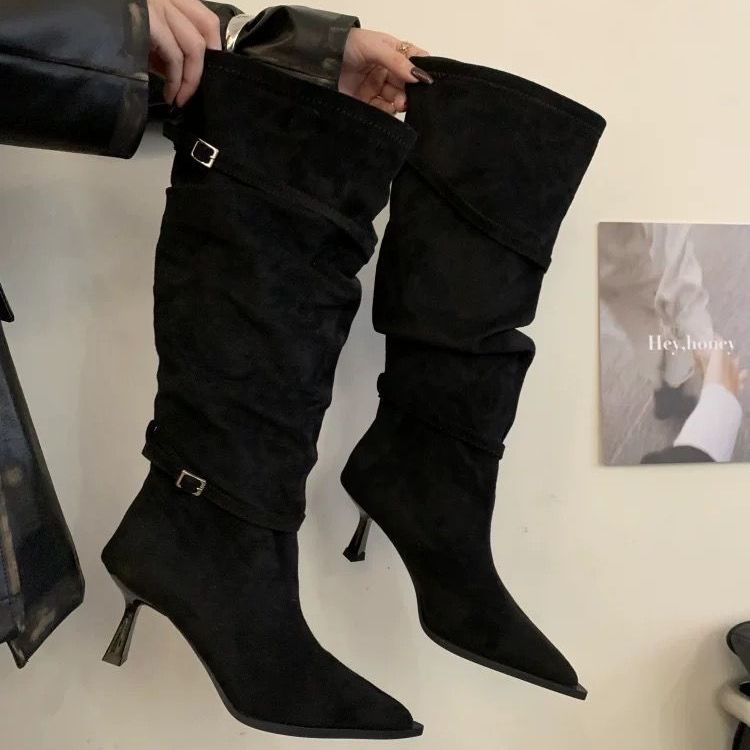2025新款法式复古百搭尖头绒面长筒靴女褶皱堆堆靴皮带扣高跟长靴 - 图1