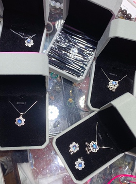 新品斯里兰卡天然蓝送闺蜜月光石