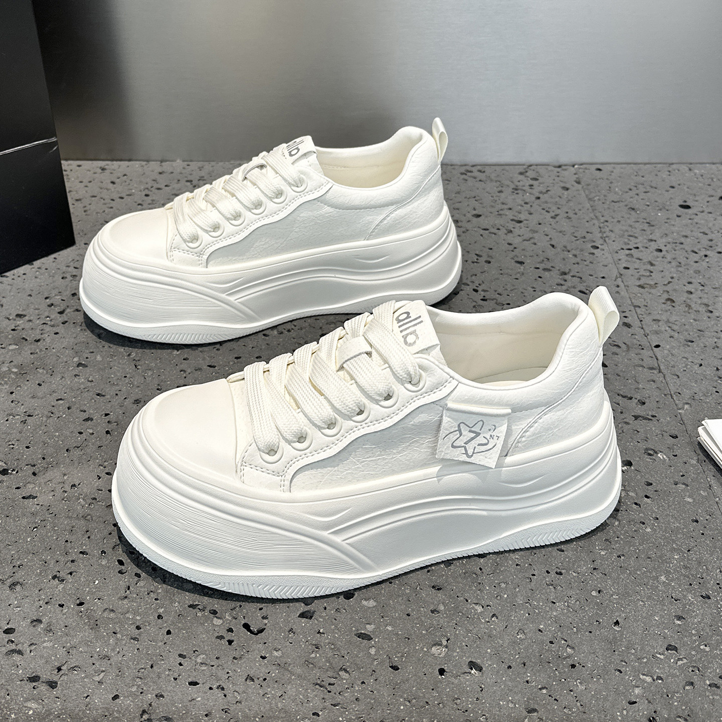 真皮轻便小白鞋女2026春季新款百搭松糕厚底增高软底休闲运动板鞋,淘宝优惠券,粉丝福利购,淘宝优惠卷