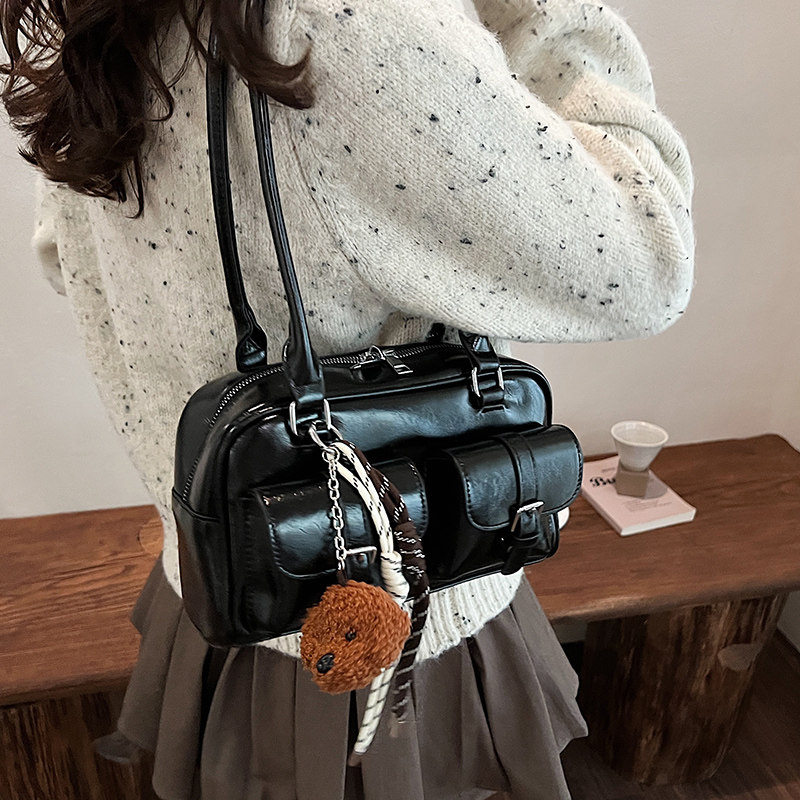 允真同款2025新款保龄球包韩国小众百搭波士顿包单肩枕头包大容量,淘宝优惠券,粉丝福利购,淘宝优惠卷