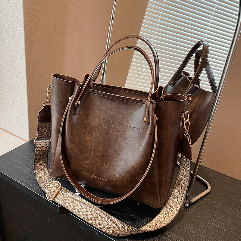 春夏新款大容量手提包包女2025复古单肩腋下包复古通勤斜挎水桶包,淘宝优惠券,粉丝福利购,淘宝优惠卷