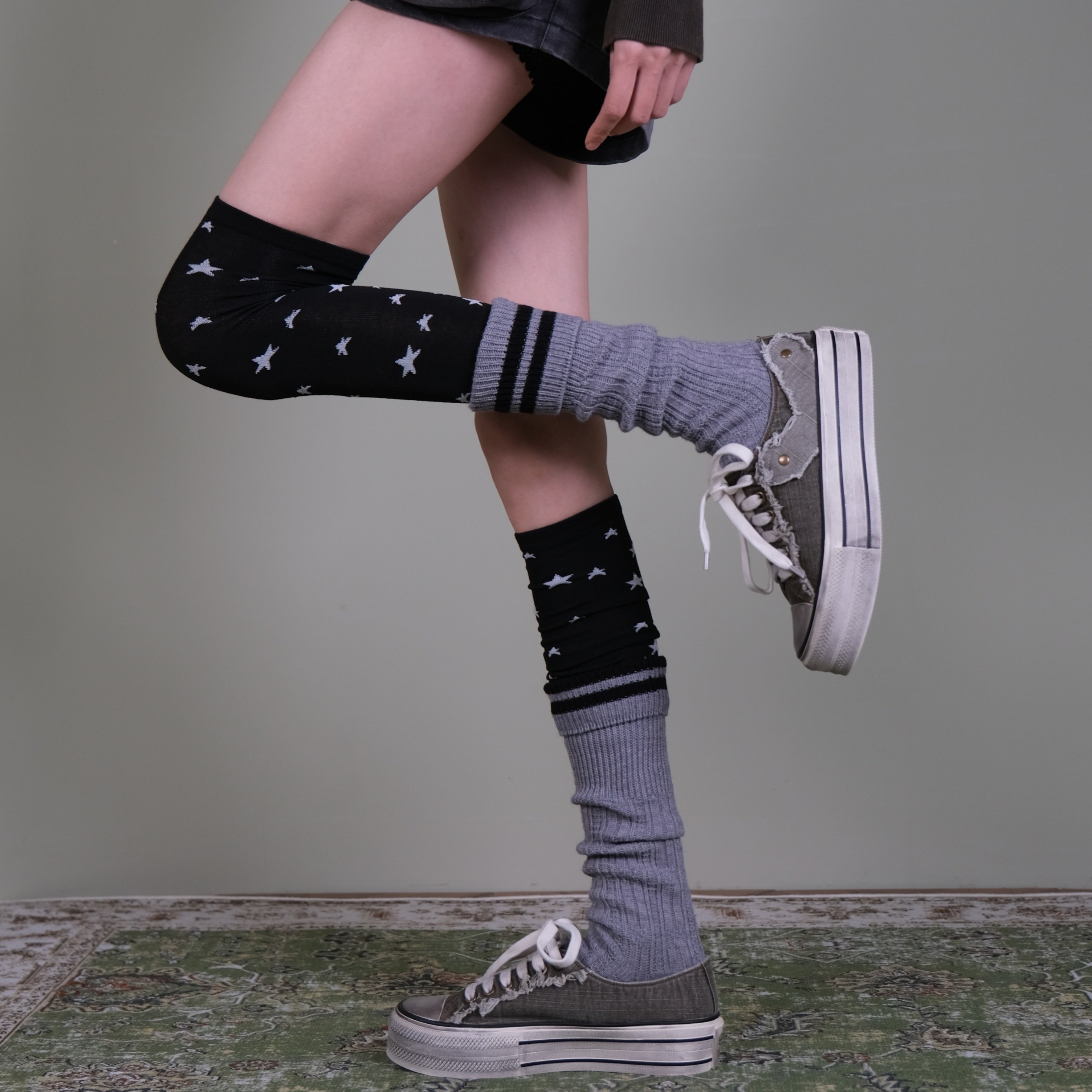 西岭【黑底银星过膝袜女 街头叠穿潮酷风 搭灰条堆堆袜小腿,淘宝优惠券,粉丝福利购,淘宝优惠卷