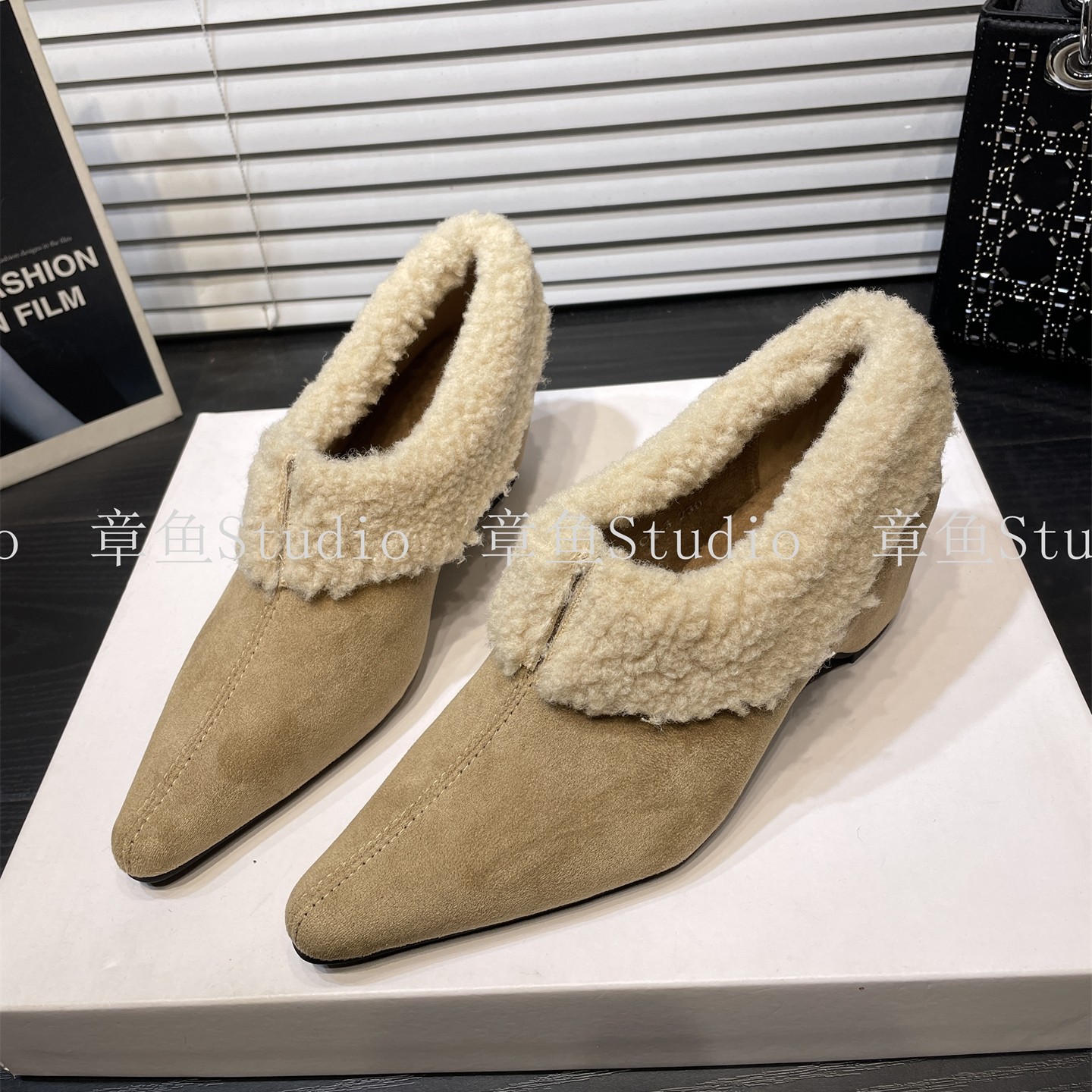 一脚蹬灰色毛毛鞋女冬季内增高加绒尖头单鞋2025新款坡跟保暖棉鞋,淘宝优惠券,粉丝福利购,淘宝优惠卷