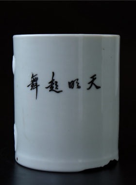 人物粉彩笔筒陶瓷艺术品