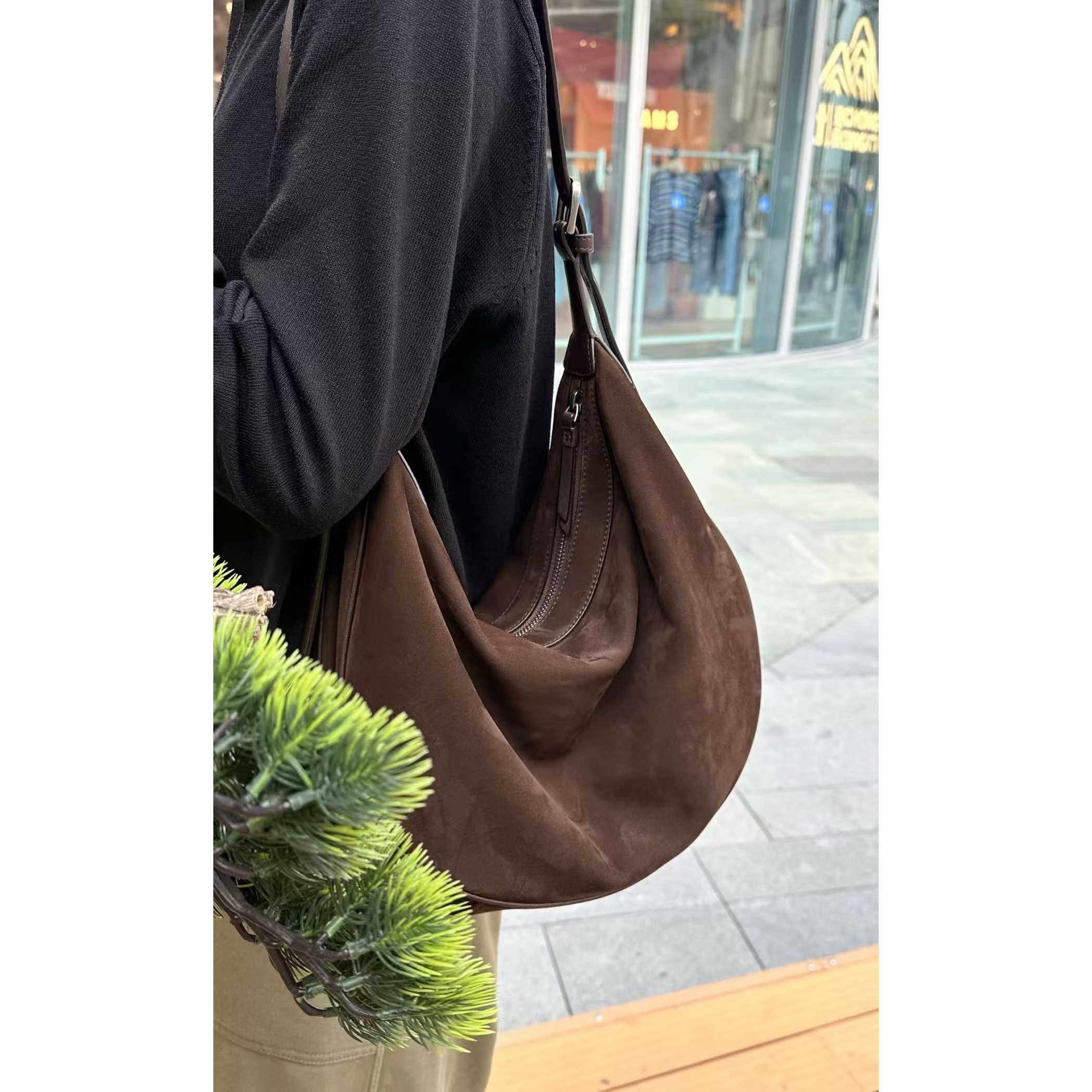 植鞣磨砂皮月牙hobo包单肩斜挎休闲真皮通勤包包麂皮女包秋冬新款,淘宝优惠券,粉丝福利购,淘宝优惠卷