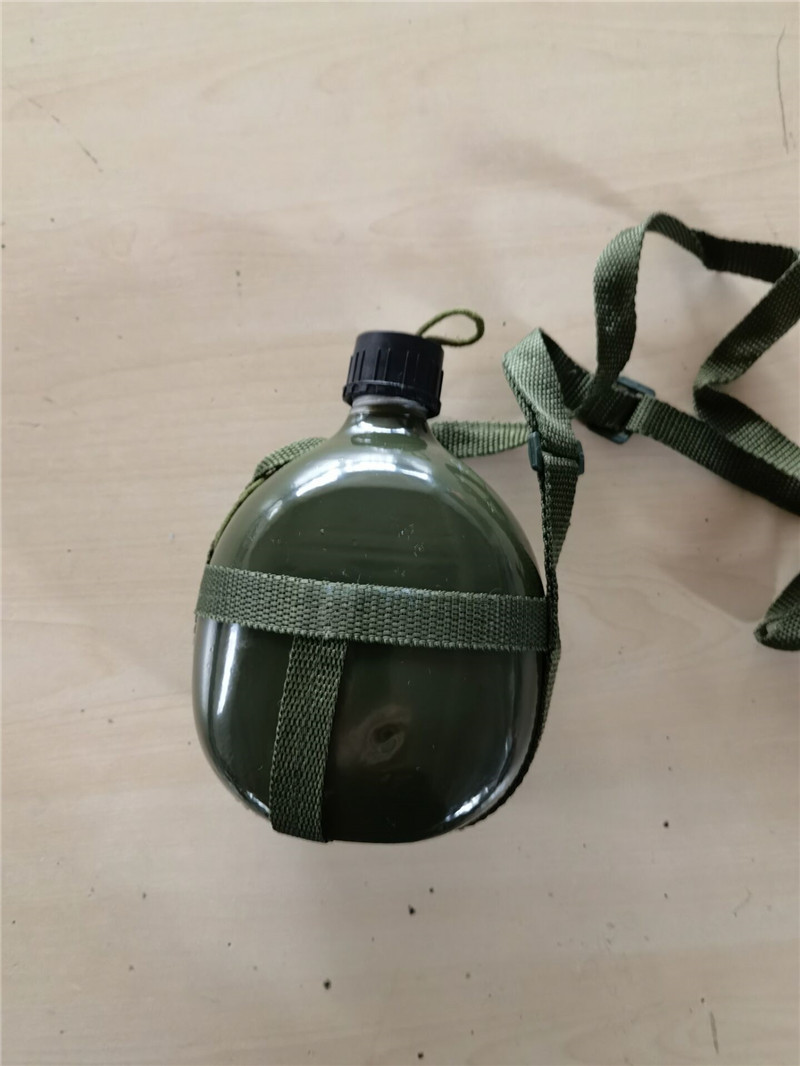 儿童演出道具扇子假发放牛鞭望远镜木质红缨枪道具红军大刀道具 - 图0