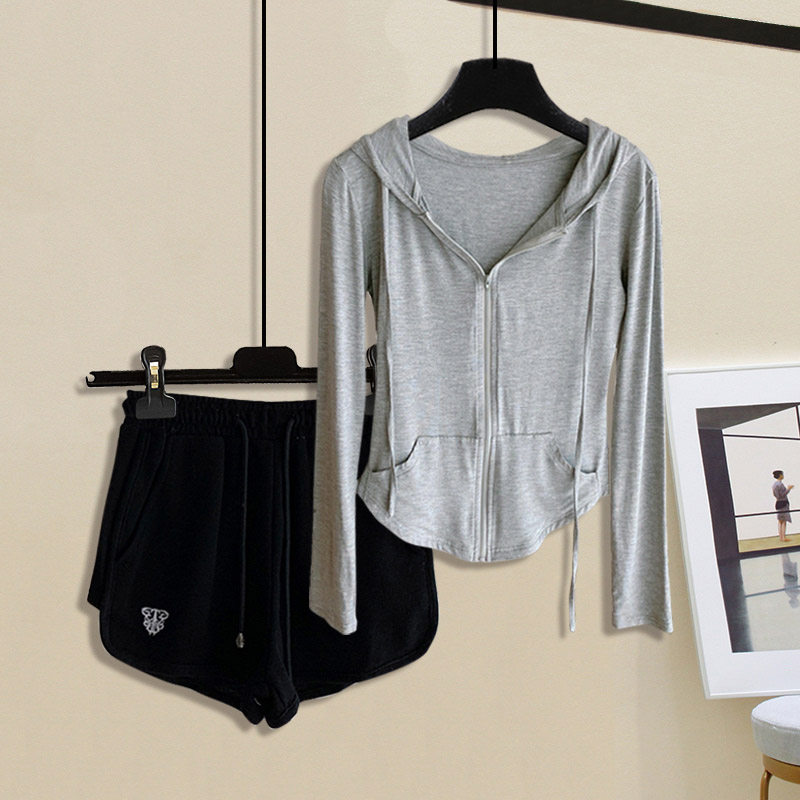  萌卡熊时尚套装