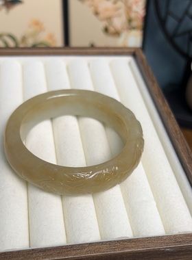 新疆直发正品和田玉且末糖手镯天然玉石老料镯子雕花56.5带证书