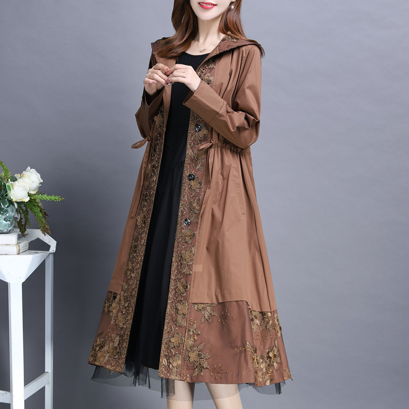 中老年女装妈妈装长袖刺绣气质风衣 苦寒服饰中老年女装