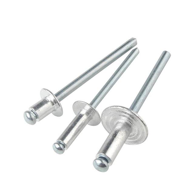 Big hat pull rivet semi-circular head pulling core