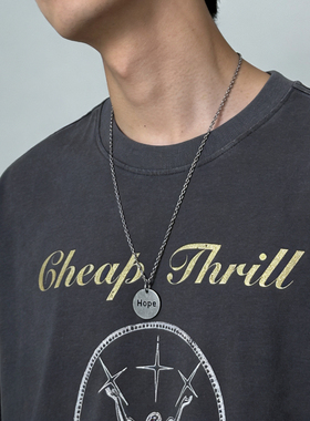 男生项链个性简约男装搭配配饰痞帅钛钢箴言字母圆牌吊坠做旧复古