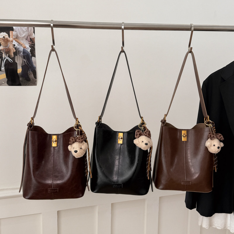 韩系大容量高级感水桶包女2026春季新款百搭文艺单肩包时尚斜挎包,淘宝优惠券,粉丝福利购,淘宝优惠卷