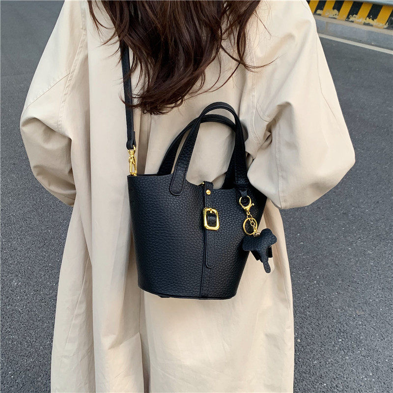 超火精致菜篮子水桶包包女2026新款轻奢小众手提包复古单肩斜挎包,淘宝优惠券,粉丝福利购,淘宝优惠卷